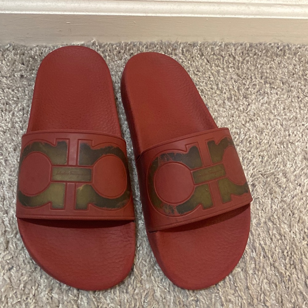 EUC FERRAGAMO SLIDES